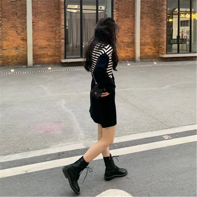 Early autumn new fashion long-sleeved black striped knitted fake two-piece dress women's temperament skirt small spring