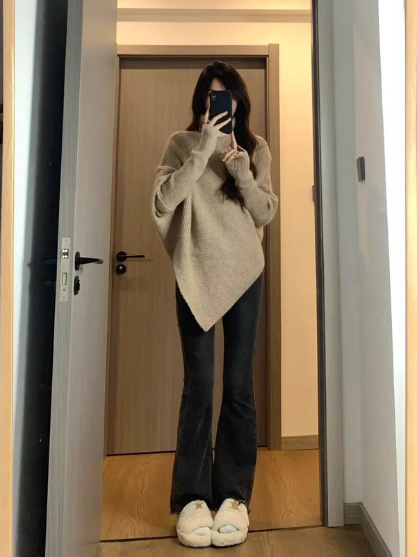 Irregular Design Turtleneck Sweater for Women, Autumn and Winter, Loose and Versatile, Niche Lazy Style, Soft and Cozy Knit Top