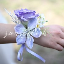 Roses violettes tulipes corsage du marié poignet de la mariée bracelet de fleurs composition florale de mariage