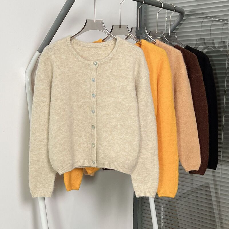 Natural Mother-Of-Pearl Button Alpaca Wool Blend Sweater for Women, Simple and Elegant, Soft and Round-Necked, Short Wool Knitted Cardigan