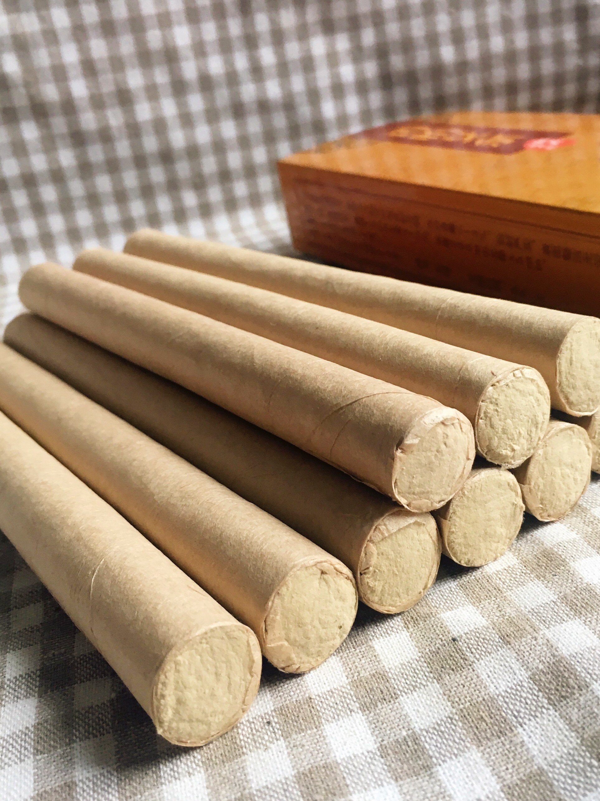 Xiangyi moxa sticks golden moxa sticks five years old 1 8cm moxibustion sticks 35:1 golden moxa sticks a box of ten sticks