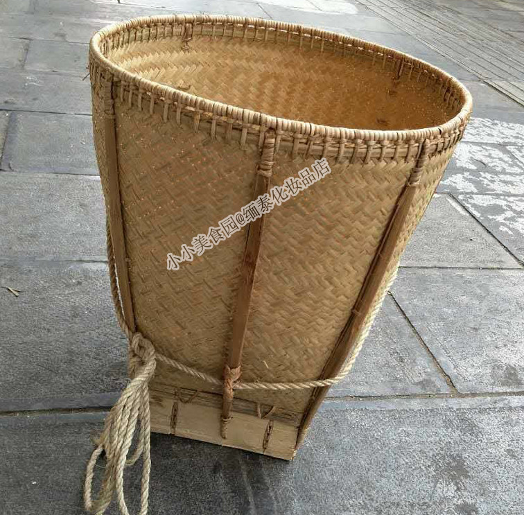 Yunnan national characteristics Jingpo back radish bamboo weaving bamboo basket adults bamboo stalks back baskets to buy vegetables and pick dance props