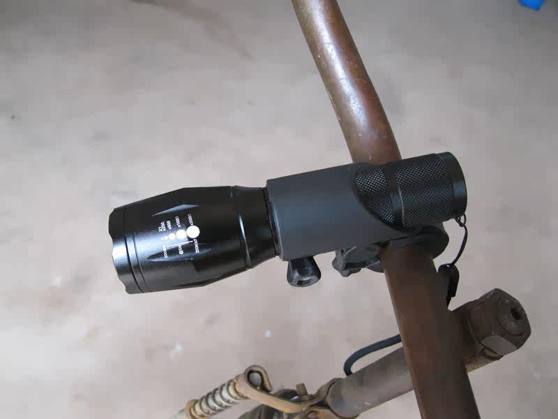 Eclairage pour vélo ULTRAFIRE - phare - Ref 2400450 Image 32