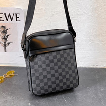 Hong Kong Plaid Business Men's Shoulder Bag New Leather Men's Bag Vertical Plaid Small Bag ipad Bag Cross Bag