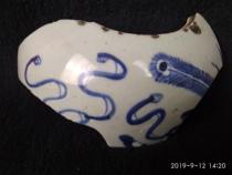 The old porcelain sheet which looks good on the hand-painted flower green flower porcelain sheet in Jingdezhen Qing Dynasty can be processed into an adornment