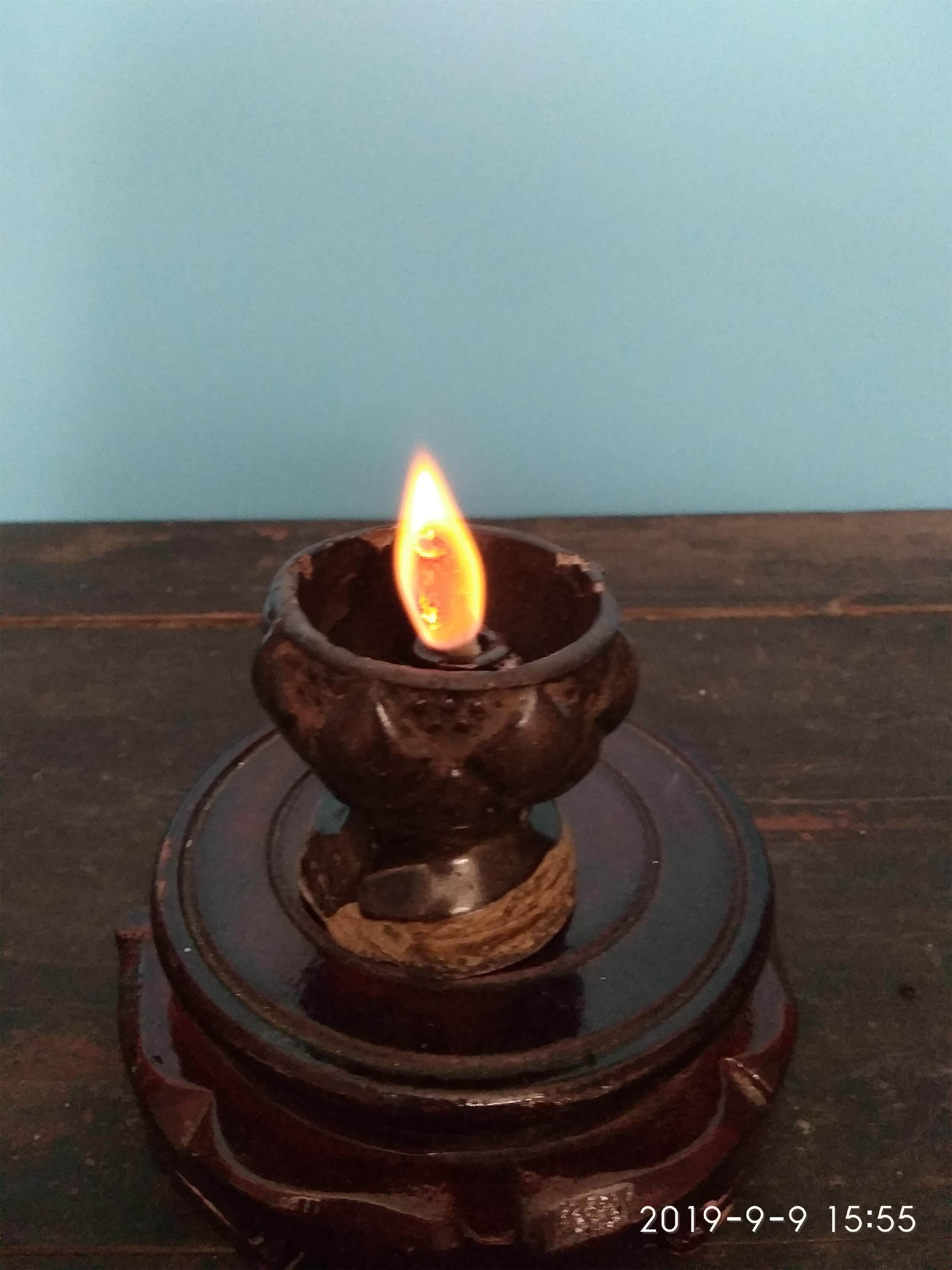 The Qingdai Magnetic State Kiln Oil Lamp: Former Qing Dynasty for Buddhist subject Horflower Lotus Lotus Porcelain Oil Lamp Old Coal Oil Lamp