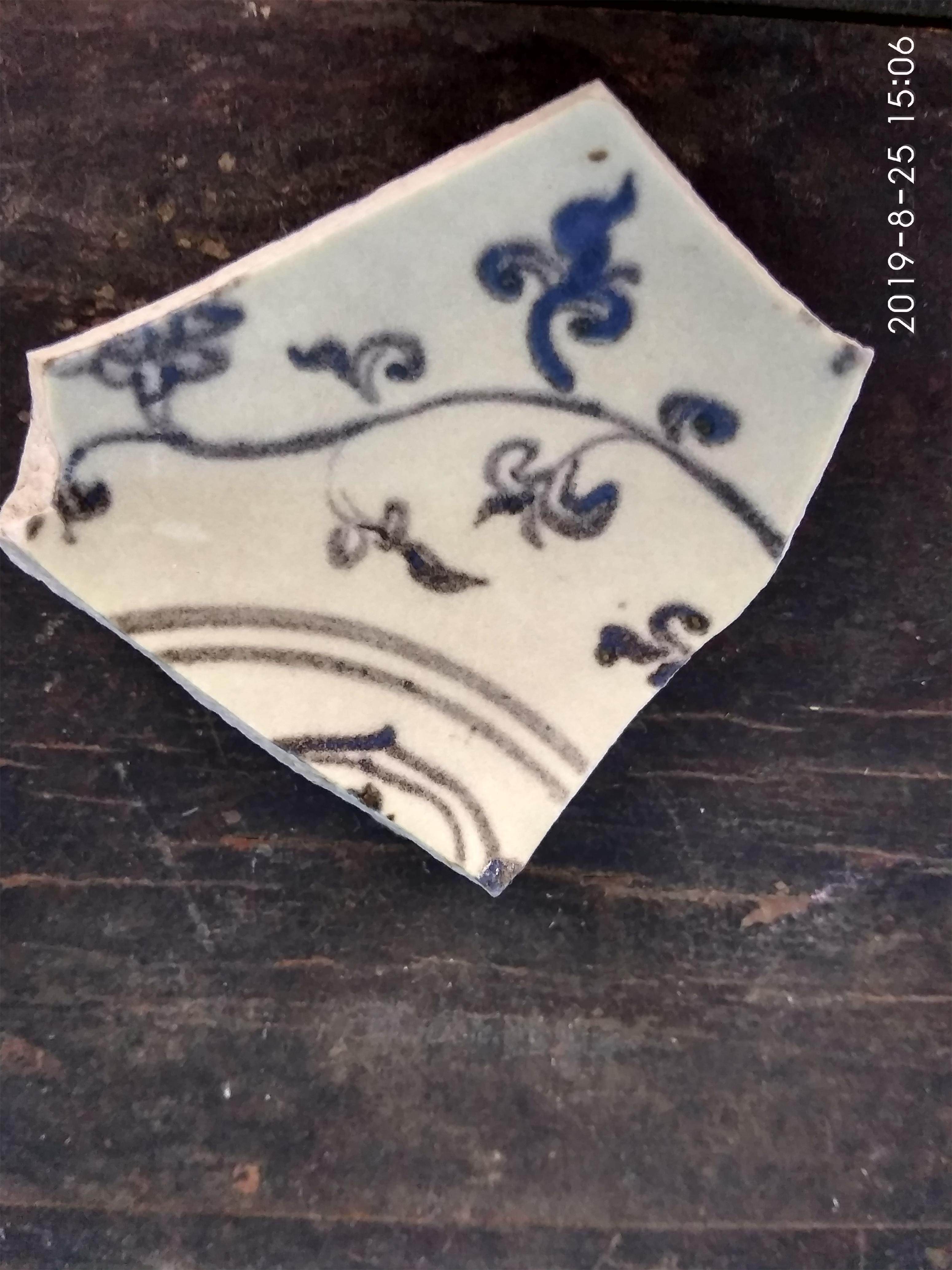 Early hand painted flower low-temperature green flower specimen porcelain sheet green flower porcelain sheet in early Ming Dynasty