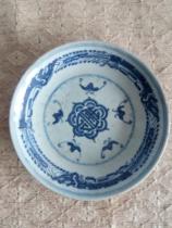 Five bats holding birthday blue and white plate old porcelain old objects collection Qing Dynasty blue and white plate Jiadao tofu model