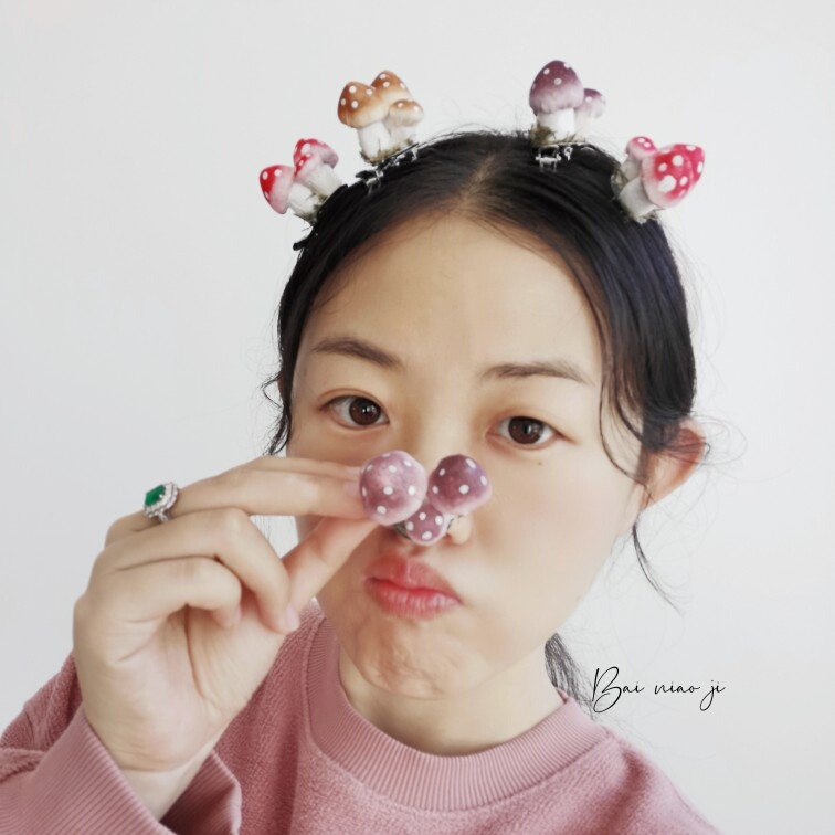 Original Handmade by Bai Niao Ji: Super Mario Mushroom-Picking Little Girl, Playful Hairpin, Brooch, Hat Clip, Hair Accessory