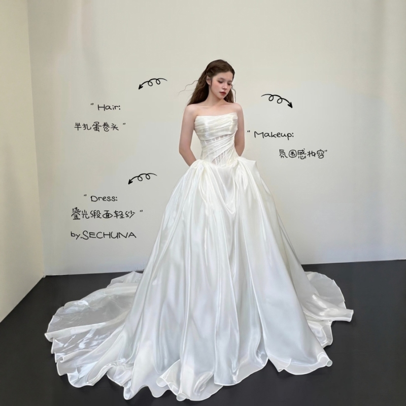 French-Style Light Wedding Dress 2026 New Model for Brides, Simple and Lightweight, Suitable for Welcoming Guests and Going Out, Strapless Satin Main Dress with a Small Train for Petite Figures