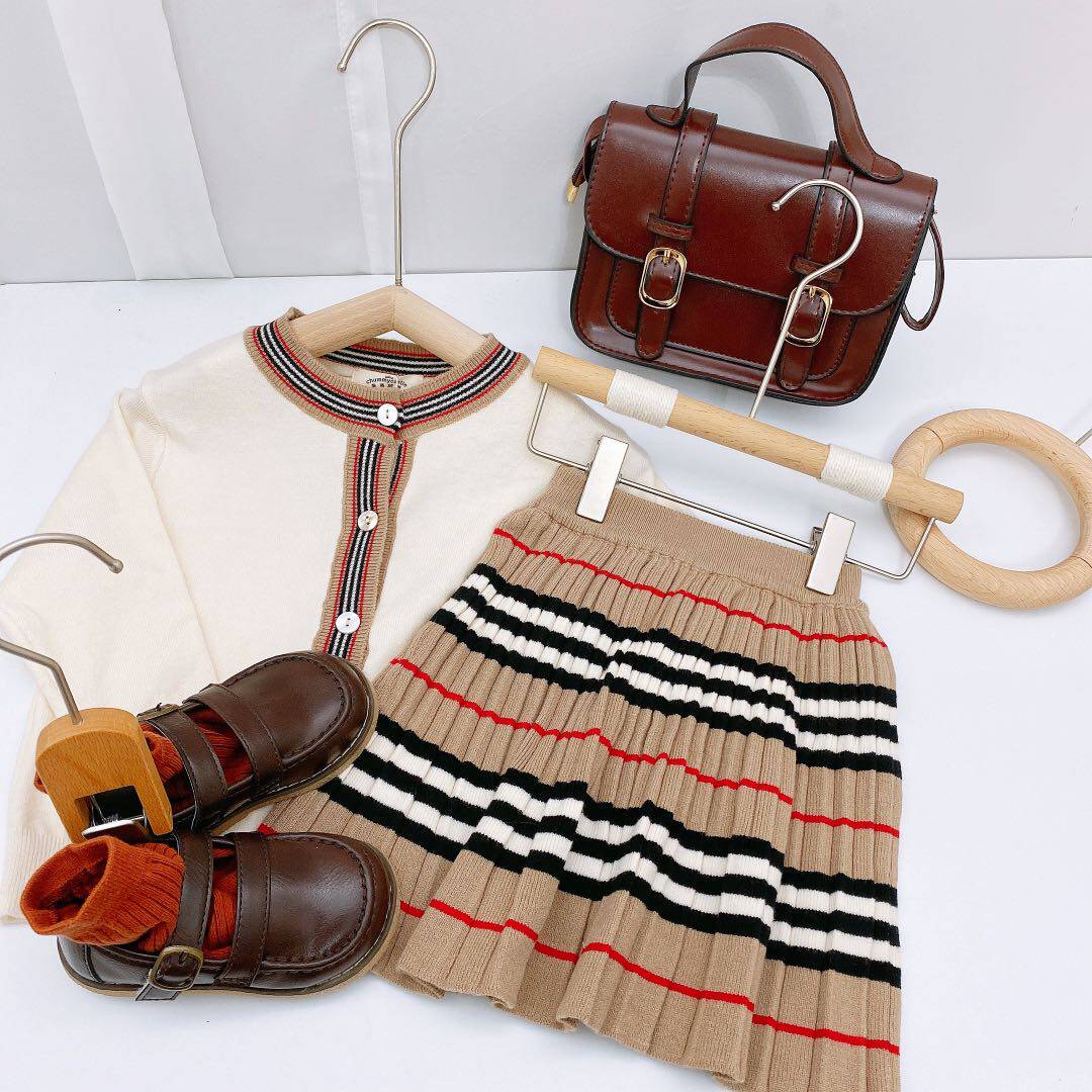 Girls spring 2021 new children's baby Foreign school sweater suit Children's knitted cardigan short skirt two-piece set