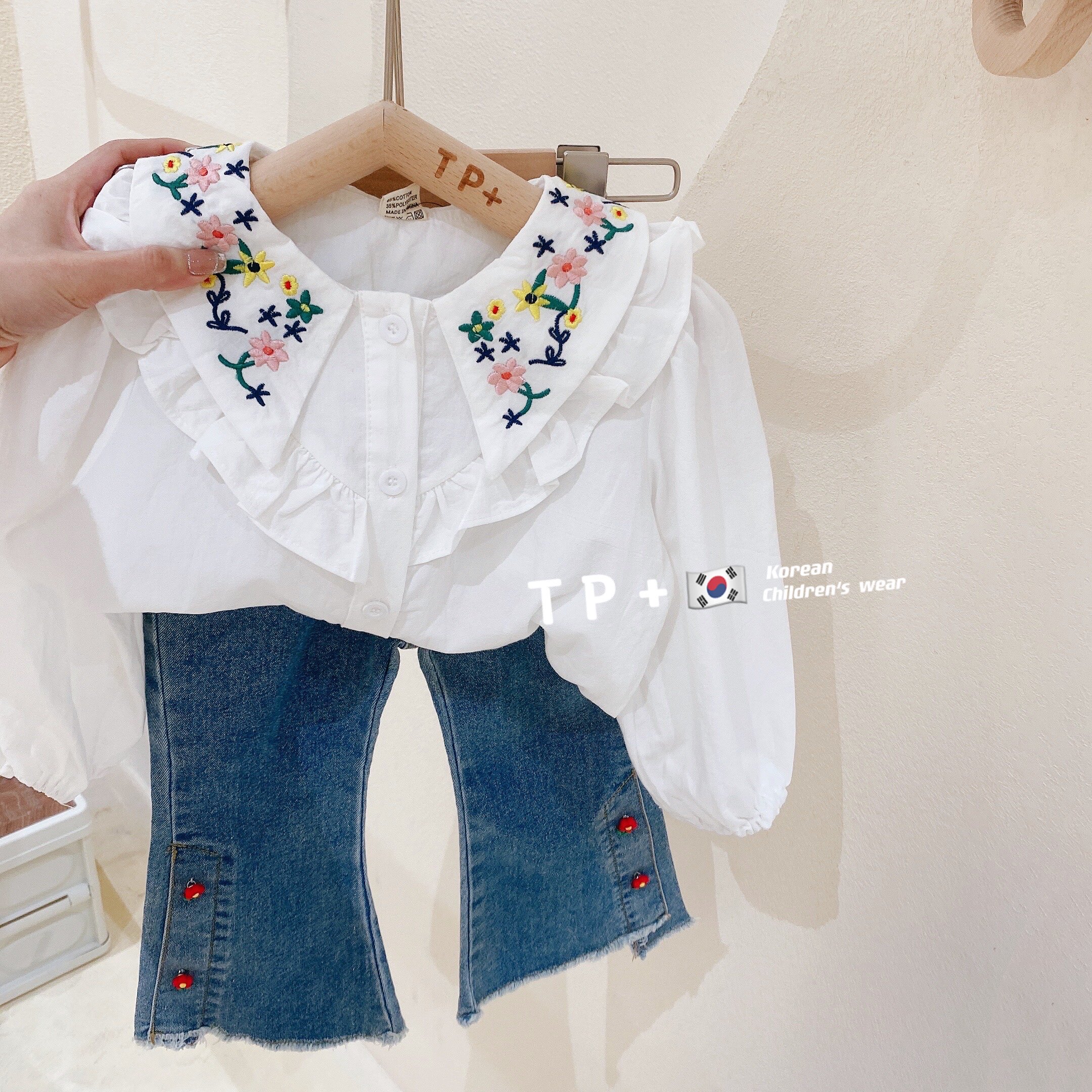 Girl Shirt Spring Dress 2022 New Children Foreign Pie Spring Autumn Doll Collar Shirt White Small Baby Embroidered Blouse
