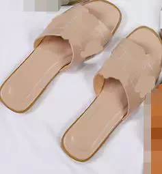 Пляжные шлепанцы, тапочки, босоножки