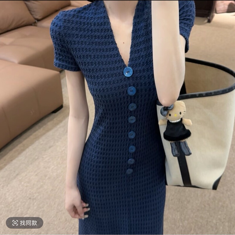 Elegant Slim-Fit Waist-Cinching Buttoned Long Dress with French Texture, Stretchy and Form-Fitting, Ankle-Length Bodycon Dress for Women