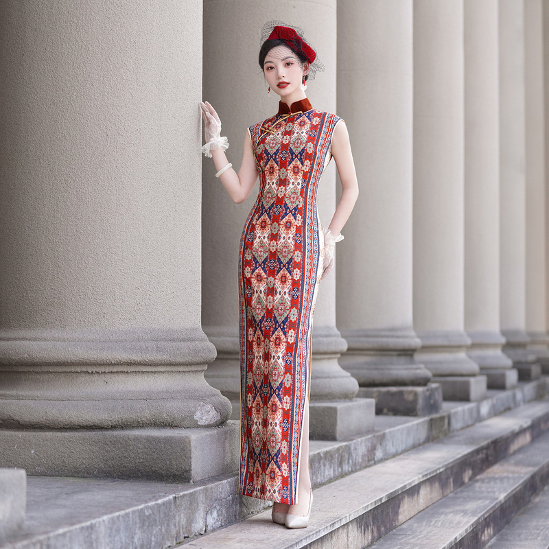 Retro Ethnic Style Improved and Lengthened Cheongsam Dress for Women, Floor-Length Sleeveless Slim-Fit Dress That Enhances the Figure and Exudes Chinese Elegance