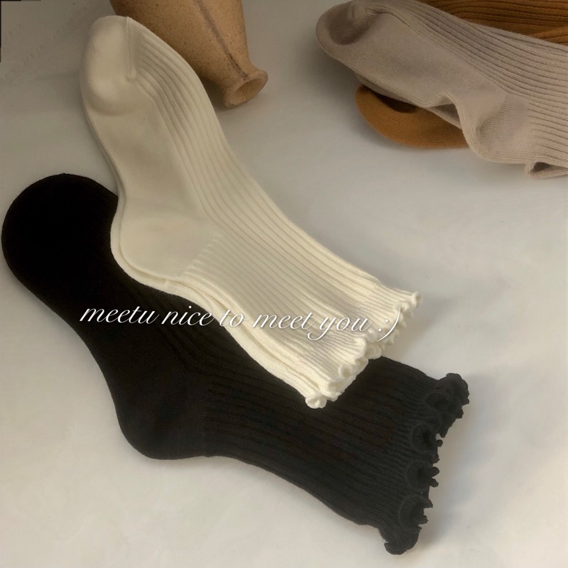 Year-year-old gentle vertical stripe Agaric Side Girl High Elasticity Cotton female short socks student Sox brief black and white socks