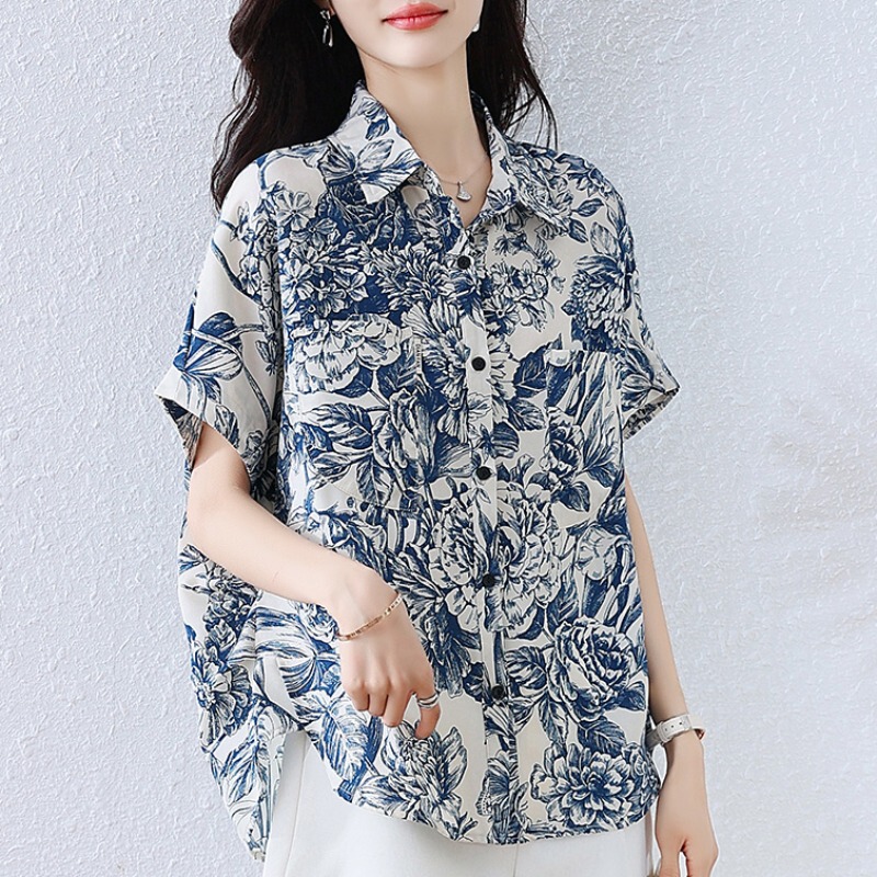 September Momo Blue and White Porcelain Print Shirt, High-End, Light Luxury, Age-Reducing, Stylish Blouse, Unique Summer Short-Sleeved Top September Momo Blue and White Porcelain Print Shirt, High-End, Light Luxury, Age-Reducing, Stylish Blouse, Unique Summer Short-Sleeved Top