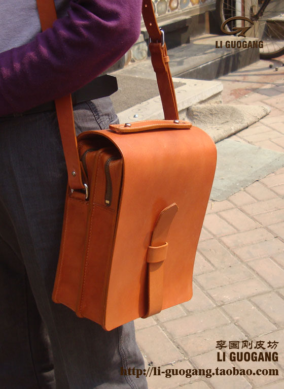 Pure cow leather genuine leather single shoulder bag leather bag leather bag with professional handmade leather set for men's scapegoat