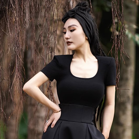 Star Original Designer Style Light Luxury Socialite Top with Shoulder Pads and Short Sleeves