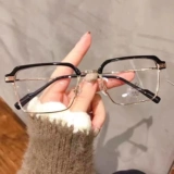 Главные полумроно -кадры бизнес -мужчина миопия глаз глаз анти -мыл.