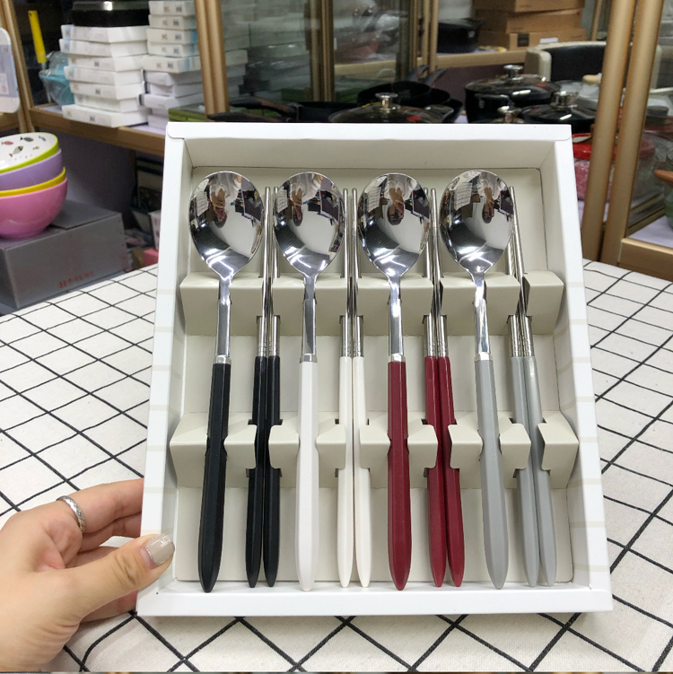 Korean Imported Tiara Stainless Steel Cutlery Gift Box Set, 4 Colors, 4 Pairs of Spoons and Chopsticks, 2-Piece Set Korean Imported Tiara Stainless Steel Cutlery Gift Box Set, 4 Colors, 4 Pairs of Spoons and Chopsticks, 2-Piece Set
