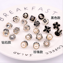 Summer creative shirt anti-walking light clasp Sewn Invisible Pearls small scented wind brooch Chest Needle Chest and button Female