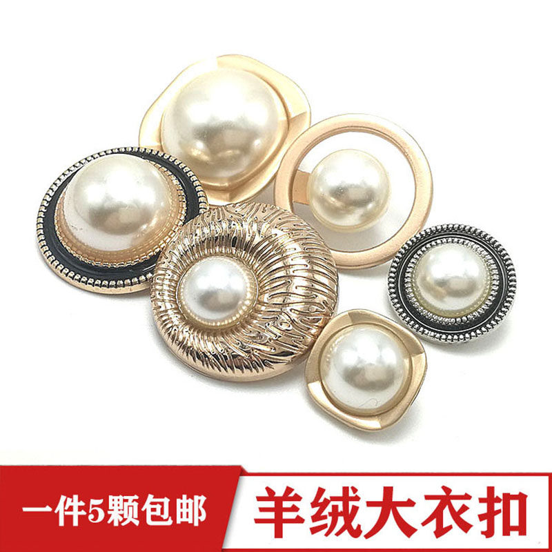 Cashmere Coat With high coat High-end Buttons BABY SWEATER SWEATER SWEATER PEARL SMALL SCENT SWEATER DRESSES DÉCOR METAL.