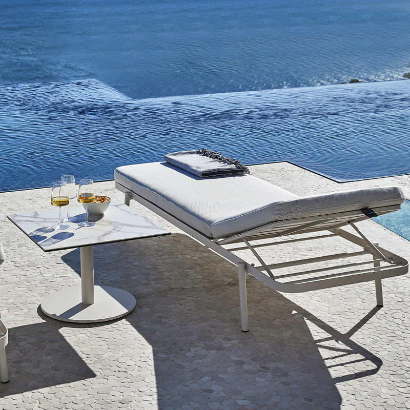 Outdoor deck bed waterproof sunscreen aluminum alloy villa outdoor swimming pool beach courtyard garden terrace leisure deck chair