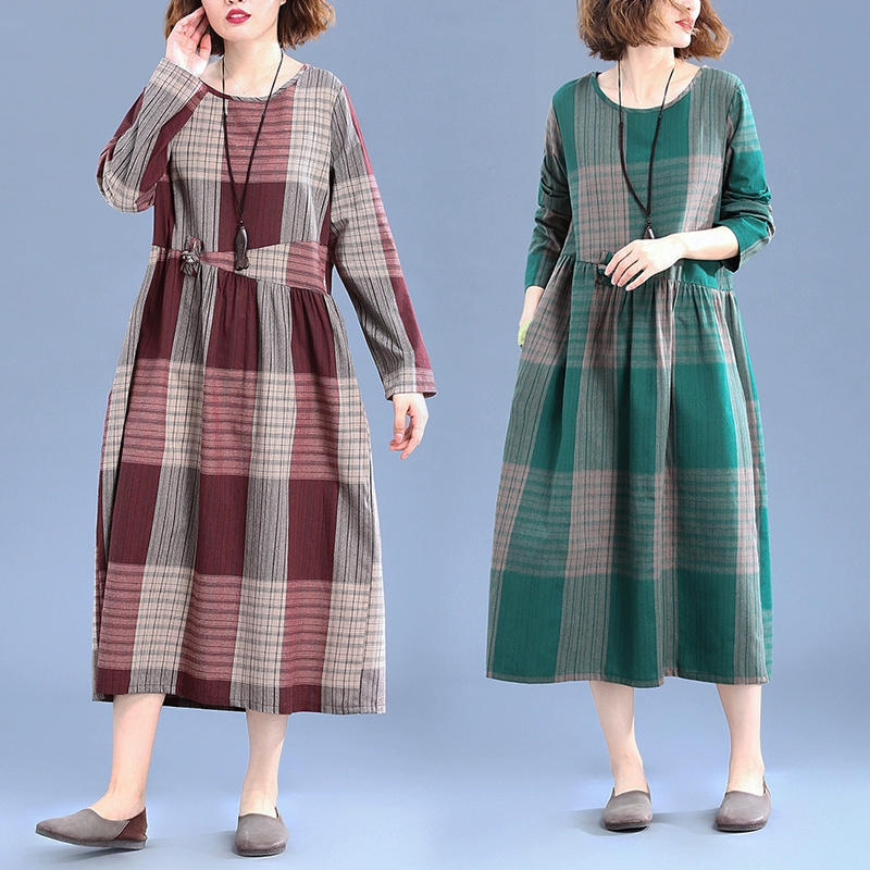 Văn học cotton và vải lanh kiểm tra váy mùa thu của phụ nữ phong cách dân tộc của phụ nữ retro lỏng lẻo và mỏng cổ tròn váy ren giữa dài - Váy dài