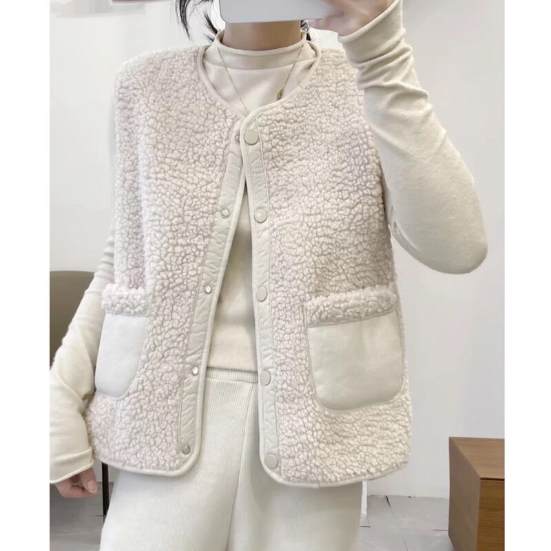 Lamb Wool Short Vest for Women in Autumn and Winter, Trendy Sleeveless Outerwear with Integrated Fur