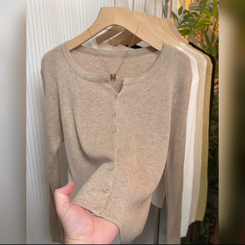Korean Style Soft Ribbed Knit Cardigan for Women, Stylish and Age-Reducing, Versatile for Spring and Autumn, Solid Color, Slimming V-Neck Top