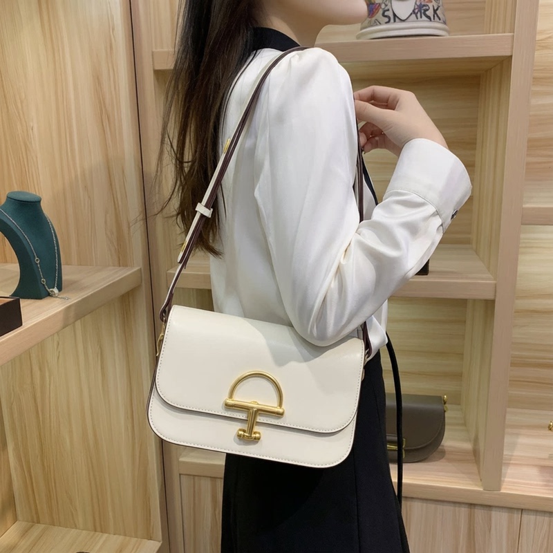 Gift-Giving Light Luxury Niche White Small Square Bag for Women 2026 New Retro Style Single Shoulder Crossbody Bag Versatile Shoulder Bag
