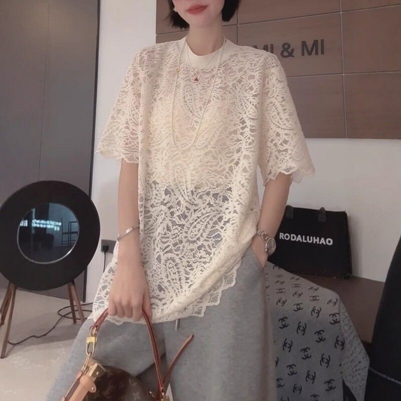 150kg Plus-Size French-Style Lace Shirt with Hollow-Out Design, Versatile, Flattering, Stylish Short-Sleeve T-Shirt