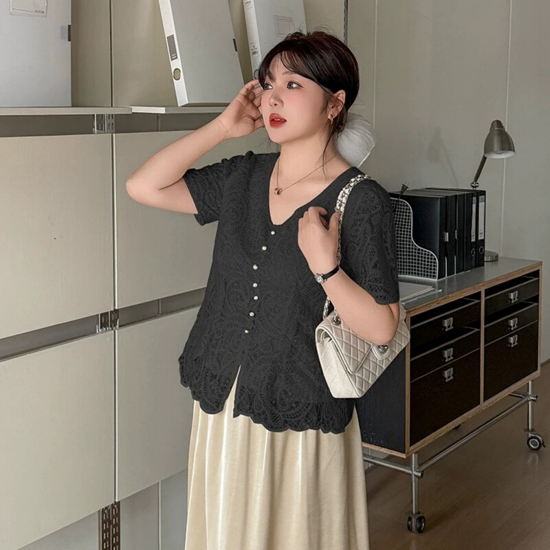 French-Style V-Neck Lace Shirt for Plus-Size Women 150kg Short-Sleeve Design with Slit Hem, Slimming V-Neck Plus-Size Top for Women