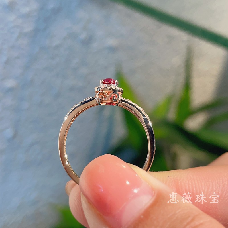 莫桑比克无烧红宝石戒指50分：鸽血红魅力，18K金定制奢华体验