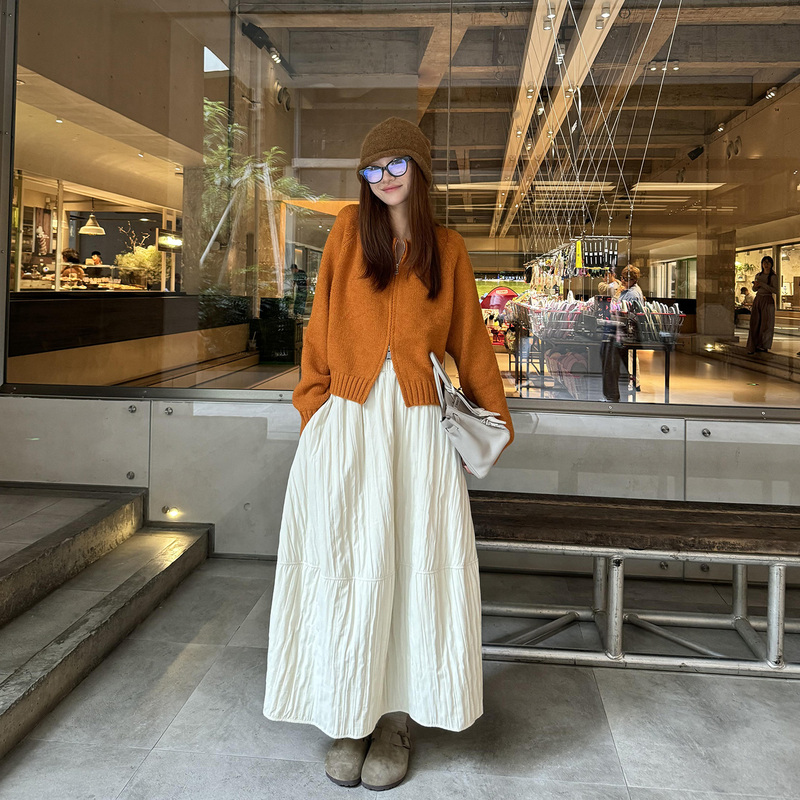 Early Autumn Retro Loose French-Style White Skirt for Women 2026 New Niche Pleated Textured Bud Skirt Early Autumn Retro Loose French-Style White Skirt for Women 2026 New Niche Pleated Textured Bud Skirt