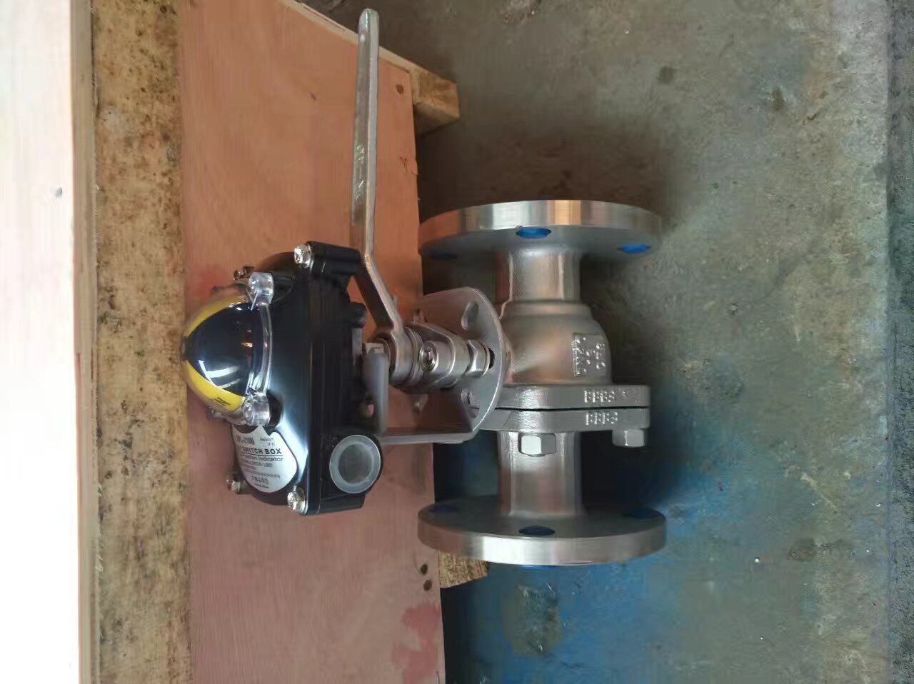 APL-210N limit switch is equipped with manual ball valve Manual valve is equipped with limit switch signal feedback