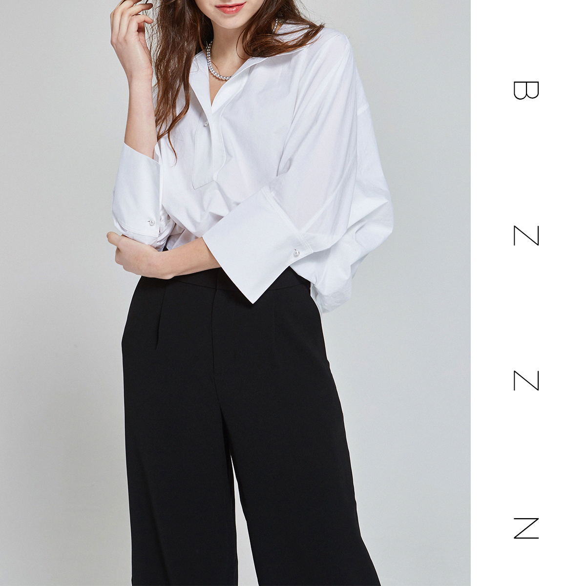 White Shirt Queen C*H* Seal of high quality comb cotton sprinkled off half open collar loose design tops