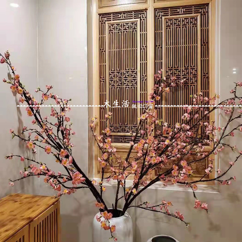 Dongyang wood carving Chinese solid wood carvings made of old imitation ancient doors and windows ancient wind fragrant camphor wood partition screen custom flower window