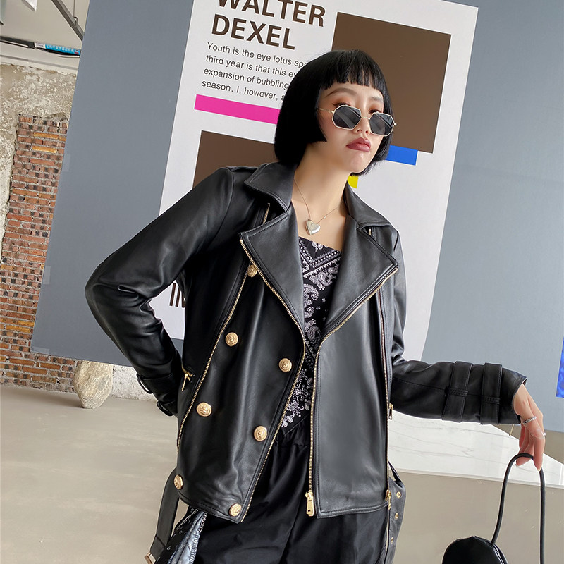 Haining, a female fur clothes 2022 Spring and Autumn New Sheep skin Short Double Row Fan Locomotive Leather Jacket Cover