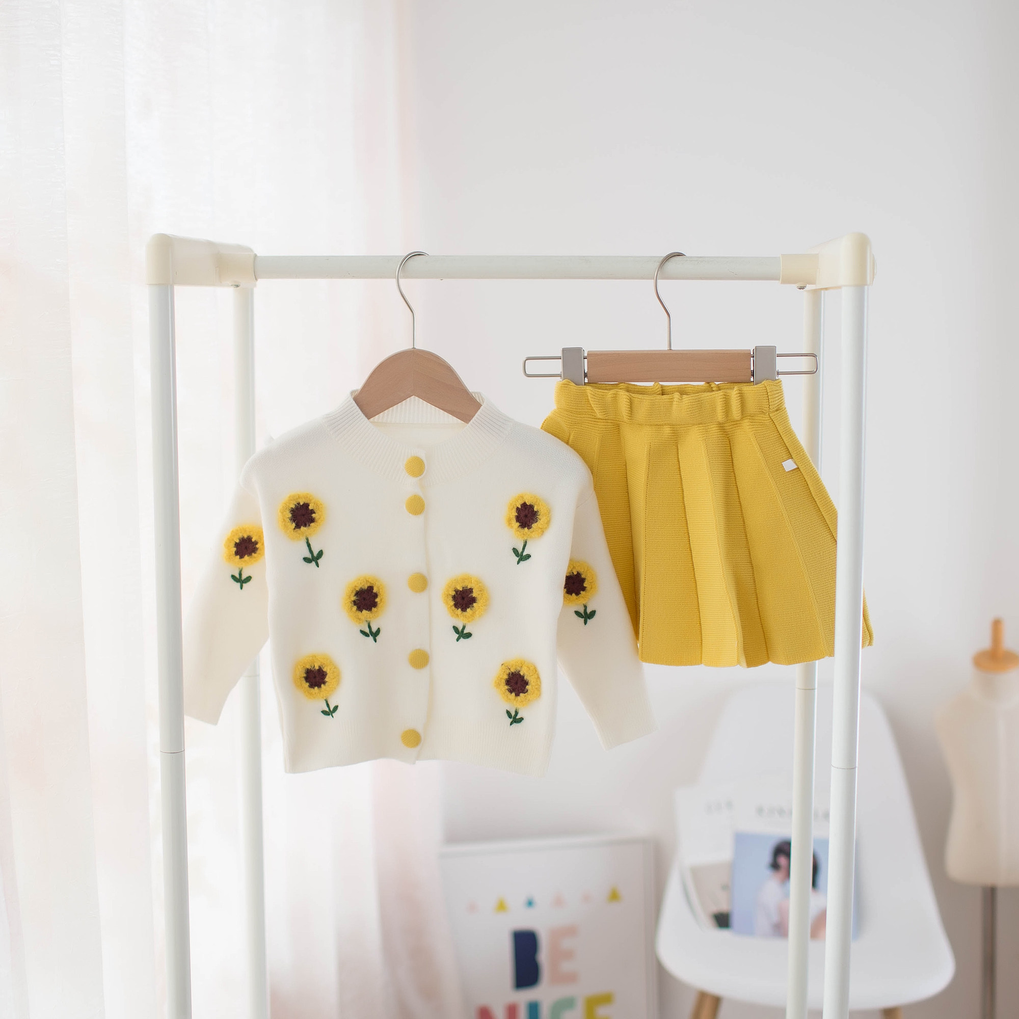 Spring and autumn new children's baby sweaters suit two sets of small and medium girl knit cardio-hoodie jacket