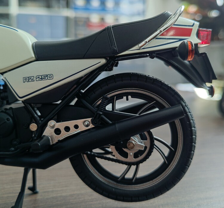 1:12 AOSHIMA Yamaha RZ250 Diecast Model Car Motorcycle Bike Toy