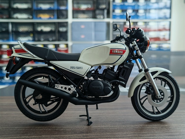 1:12 AOSHIMA Yamaha RZ250 Diecast Model Car Motorcycle Bike Toy