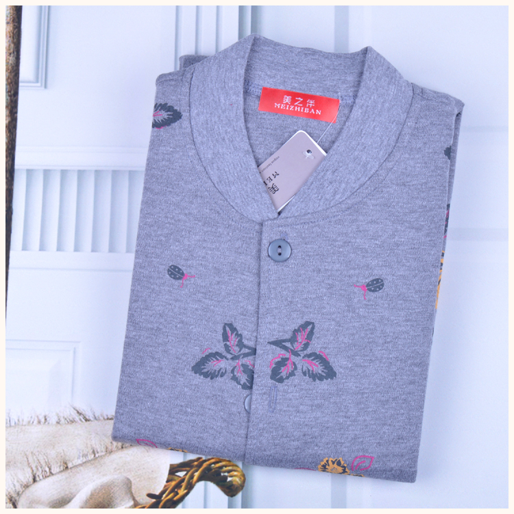 Đối tác xinh đẹp với phụ nữ trung niên cộng với phân bón XL cotton in cardigan đồ lót mùa thu quần áo loose cặp ấm tops