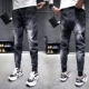 Quần jeans nam 9 điểm màu đen mùa hè Phiên bản Hàn Quốc của quần Slim feet quần thủy triều quần nam quần dài 9 điểm giản dị - Quần jean