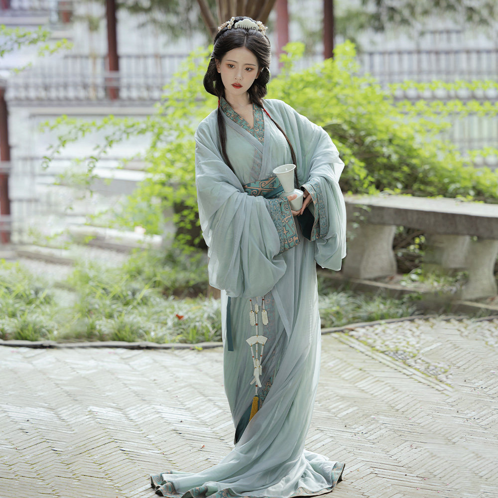 南巷瑾夏战国袍,超仙拖尾直裾袍如何演绎古风之美?🌸-汉服连衣裙-淘宝好物网