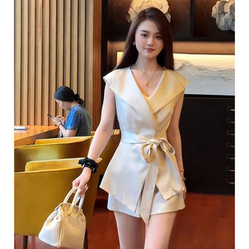 Two-Piece Set with Lining, French-Style High-End Top and High-Waisted Shorts, 2026 Spring Waist-Cinching Suit for Women D1814