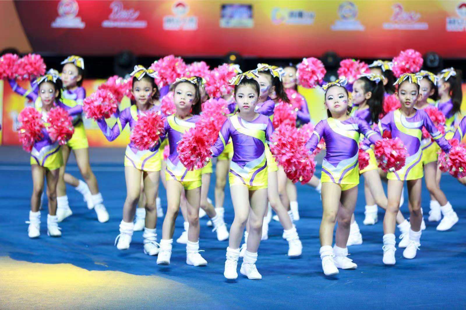 Book a bodysuit, a gymnastics suit for primary and middle school, and a gymnastics suit for young children