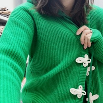 The cashmere sweatshirt picks up the drain 198.