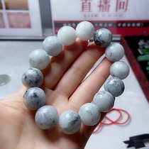 The emerald jewelery is a